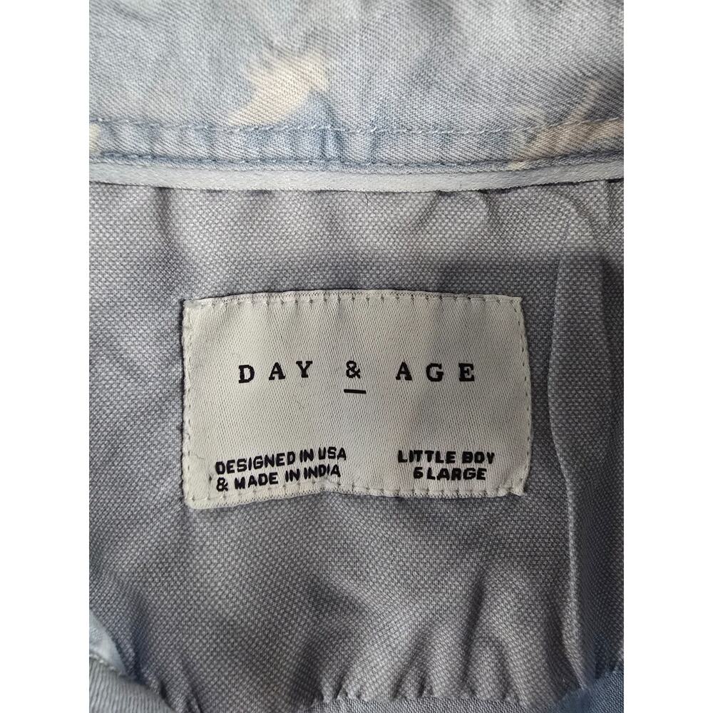 Day & Age Boys Sz 5T Short Sleeve Button Up Shirt Light Blue Dino Print NEW - Picture 3 of 8